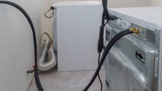 Dấu hiệu vàng nhận biết van cấp nước máy giặt Electrolux gặp sự cố