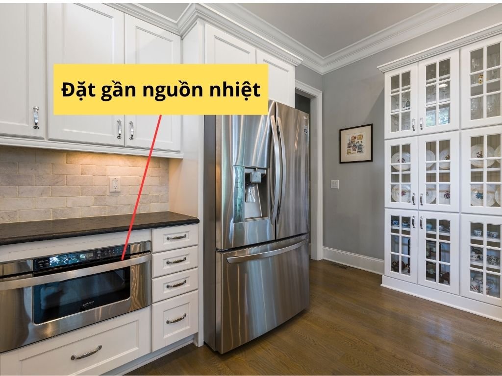 Nguồn nhiệt ở gần tủ lạnh